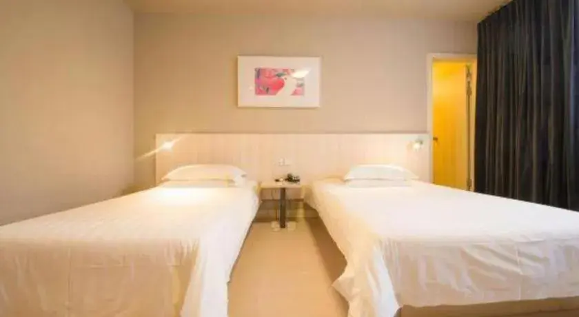 Bed in Jinjiang Inn Jinan Daming Lake Bed in Jinjiang Inn Jinan Daming Lake