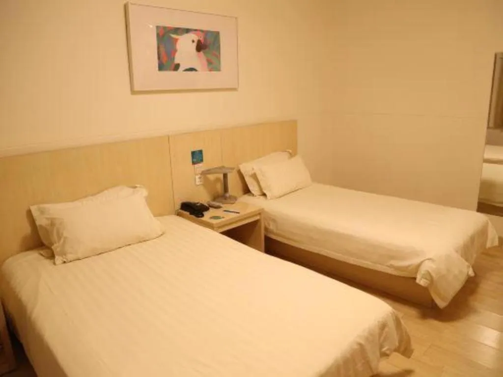 Bed in Jinjiang Inn Jinan Daming Lake