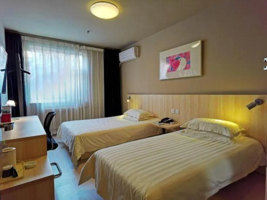 Bed in Jinjiang Inn Jinan Daming Lake