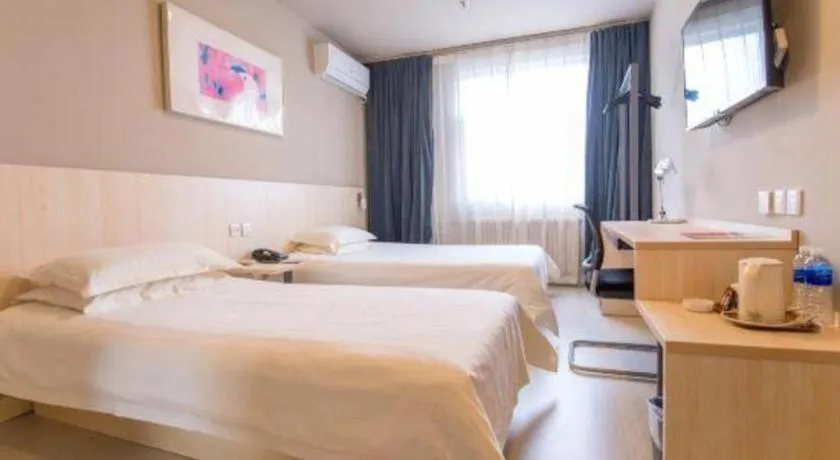 Bed in Jinjiang Inn Jinan Daming Lake