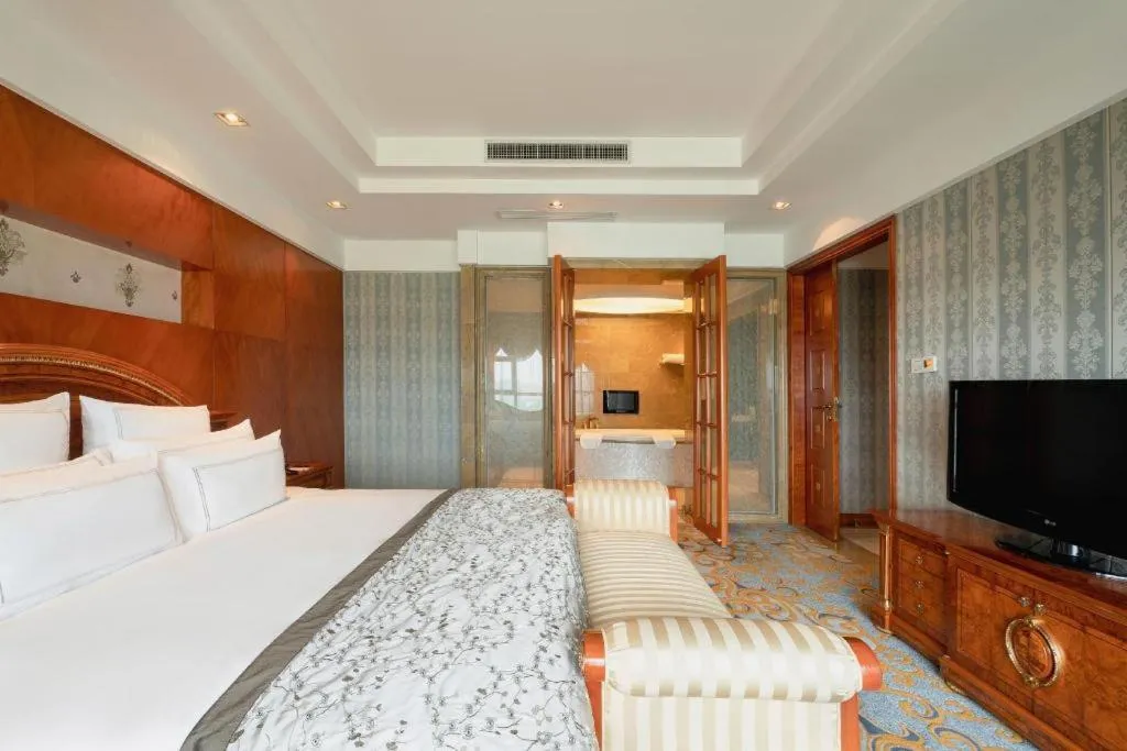 Bed in New Century Grand Hotel Ninghai Jinhai