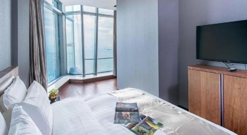 Bed in Grand Madison Qingdao Harbour-view Central（Former Qingdao Farglory Hotel）