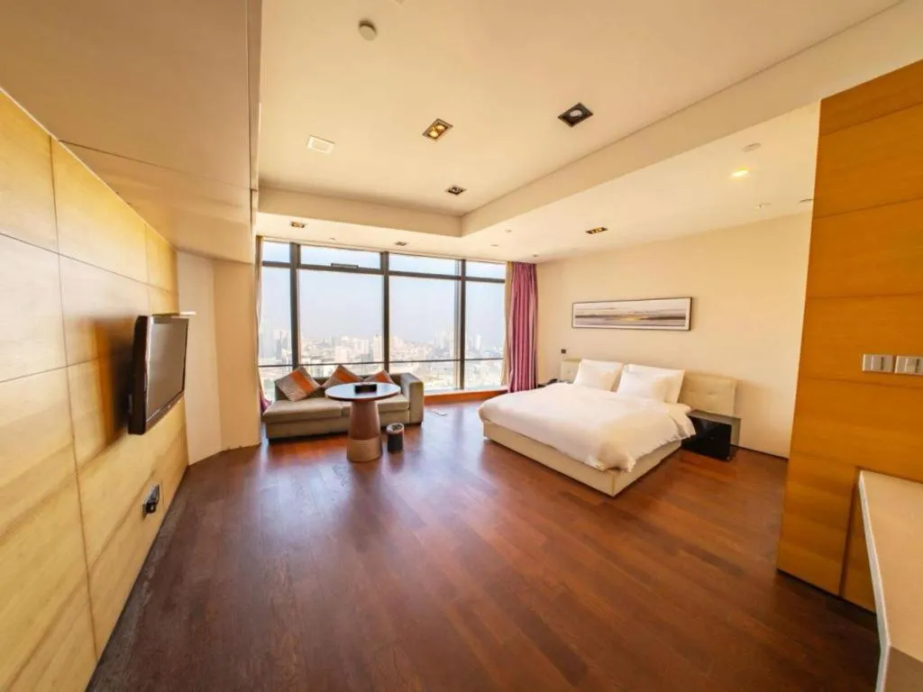 Bed in Grand Madison Qingdao Harbour-view Central（Former Qingdao Farglory Hotel）