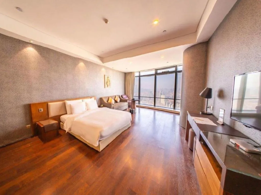 Bed in Grand Madison Qingdao Harbour-view Central（Former Qingdao Farglory Hotel）