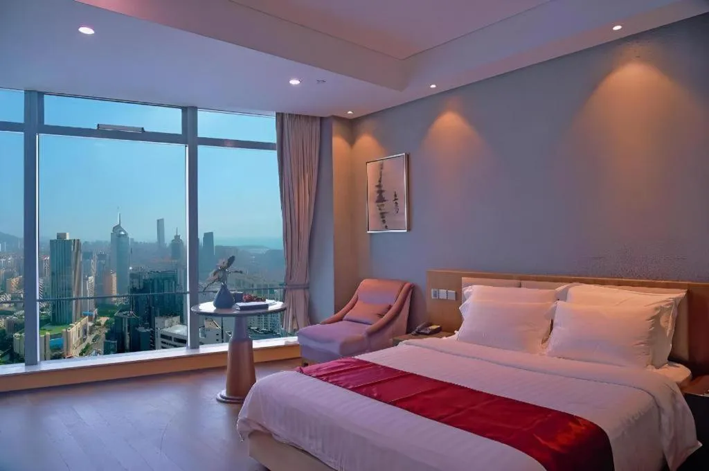 Bed in Grand Madison Qingdao Harbour-view Central（Former Qingdao Farglory Hotel）