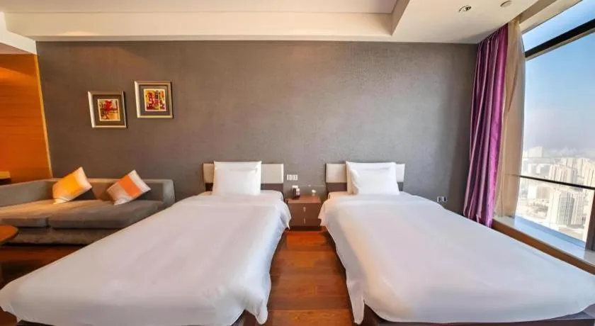 Bed in Grand Madison Qingdao Harbour-view Central（Former Qingdao Farglory Hotel）
