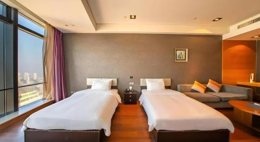 Bed in Grand Madison Qingdao Harbour-view Central（Former Qingdao Farglory Hotel）
