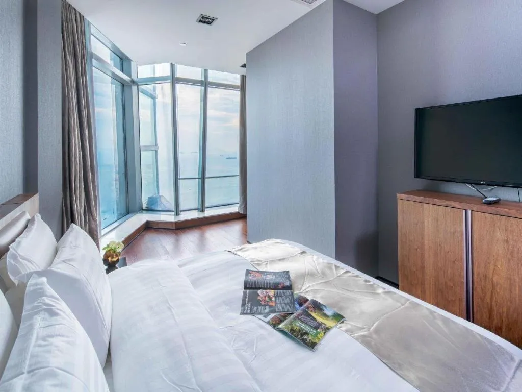 Bed in Grand Madison Qingdao Harbour-view Central（Former Qingdao Farglory Hotel）