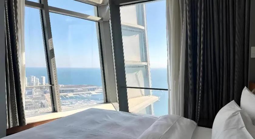 Bed in Grand Madison Qingdao Harbour-view Central（Former Qingdao Farglory Hotel）