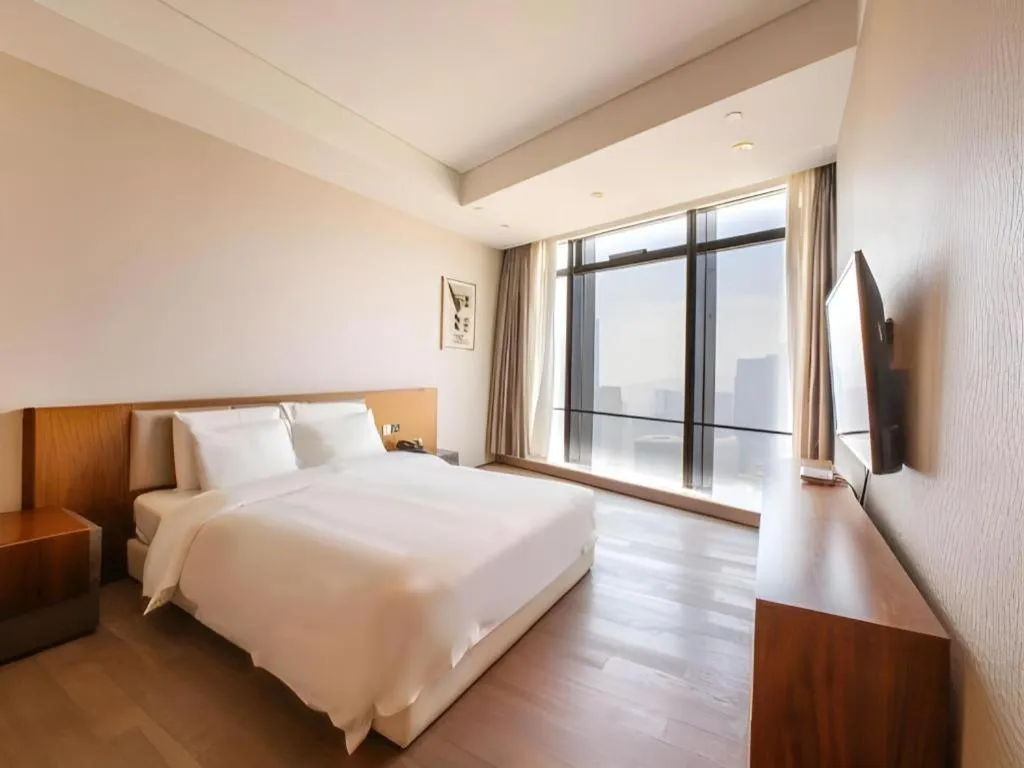 Bed in Grand Madison Qingdao Harbour-view Central（Former Qingdao Farglory Hotel）