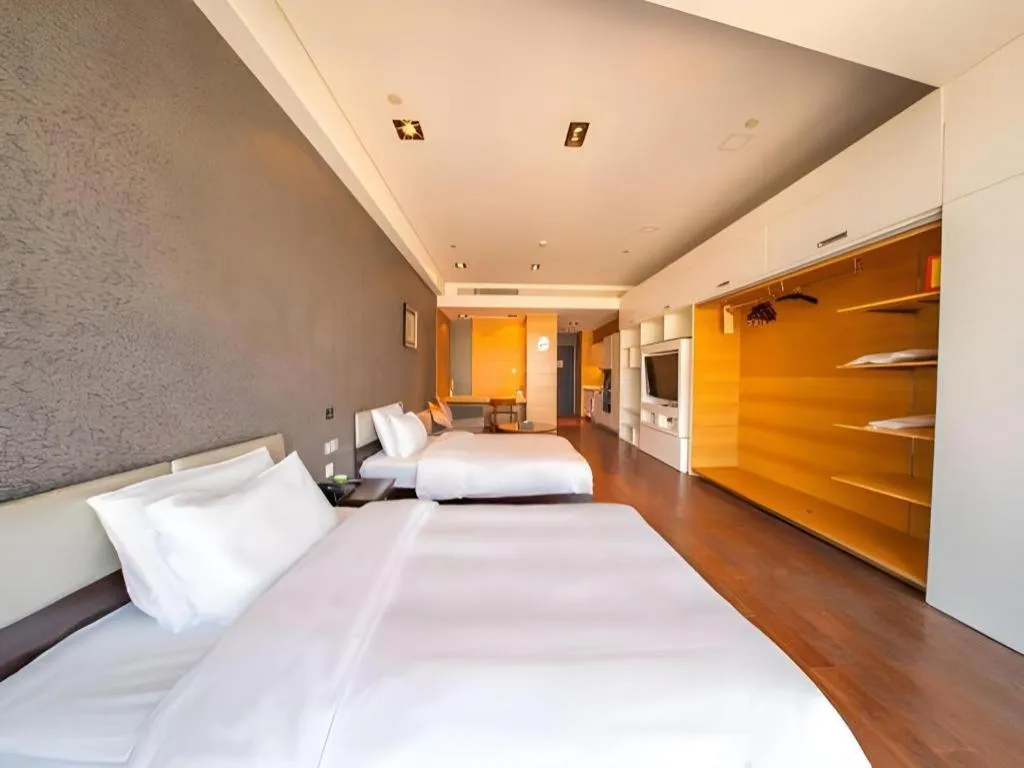 Bed in Grand Madison Qingdao Harbour-view Central（Former Qingdao Farglory Hotel）