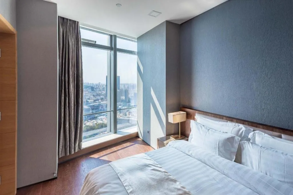 Bed in Grand Madison Qingdao Harbour-view Central（Former Qingdao Farglory Hotel）