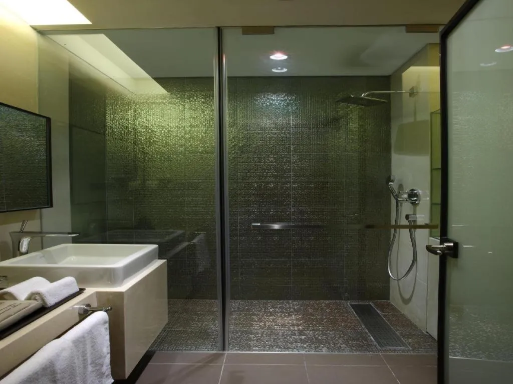 Grand Madison Qingdao Harbour-view Central（Former Qingdao Farglory Hotel）