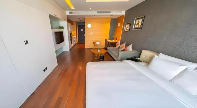 Bed in Grand Madison Qingdao Harbour-view Central（Former Qingdao Farglory Hotel）