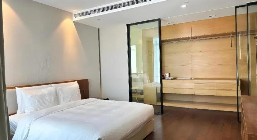 Bed in Grand Madison Qingdao Harbour-view Central（Former Qingdao Farglory Hotel）