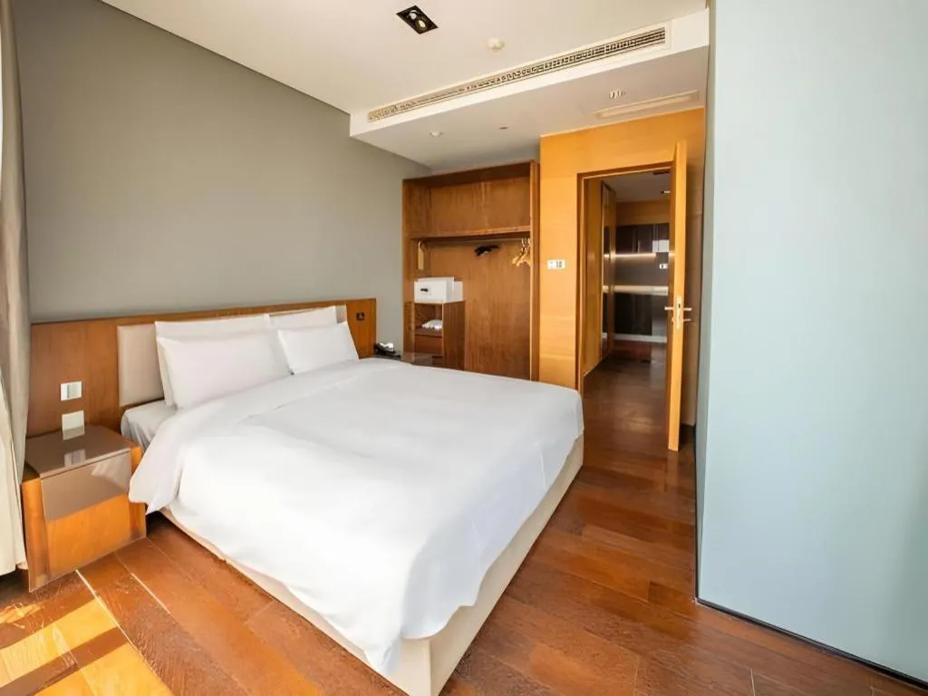 Bed in Grand Madison Qingdao Harbour-view Central（Former Qingdao Farglory Hotel）