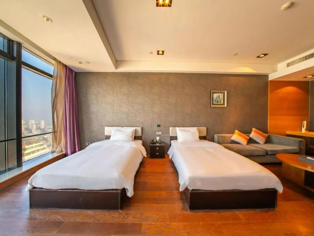 Bed in Grand Madison Qingdao Harbour-view Central（Former Qingdao Farglory Hotel）