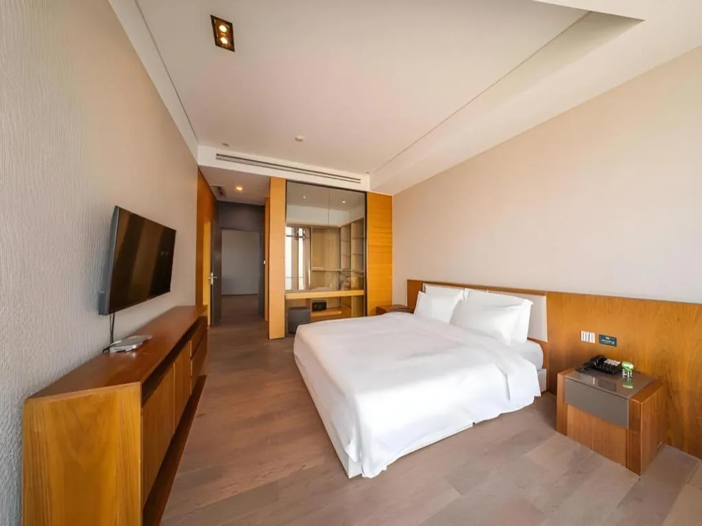 Bed in Grand Madison Qingdao Harbour-view Central（Former Qingdao Farglory Hotel）
