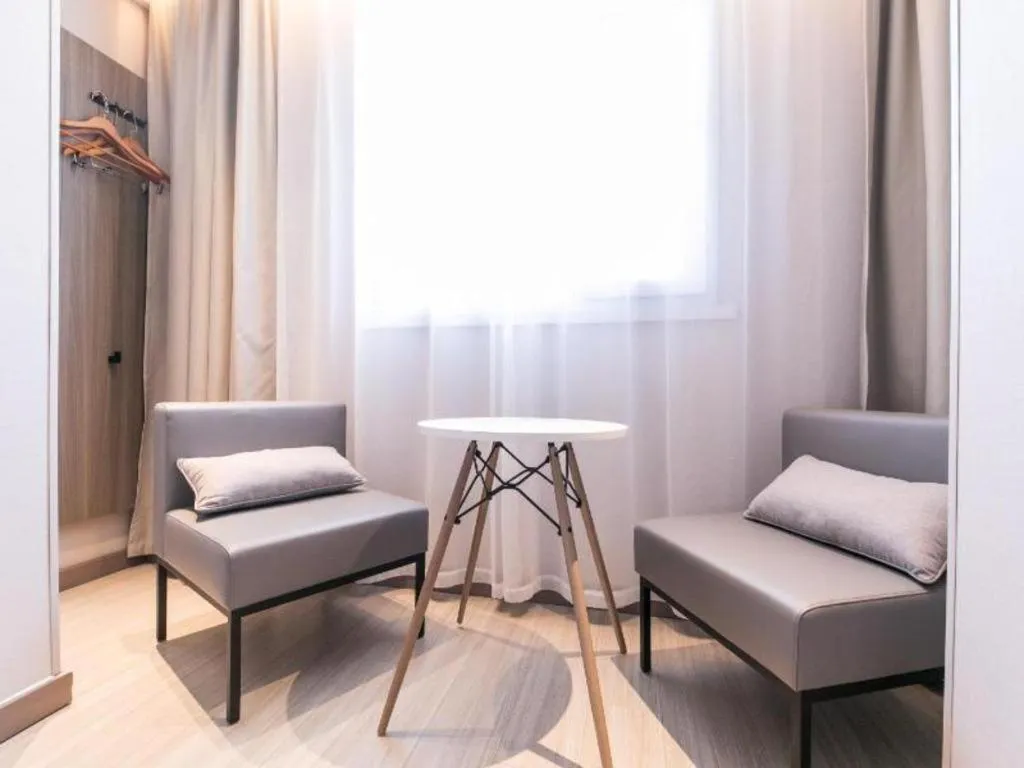 Hanting Hotel Shanghai Zhongshan Park Metro Station