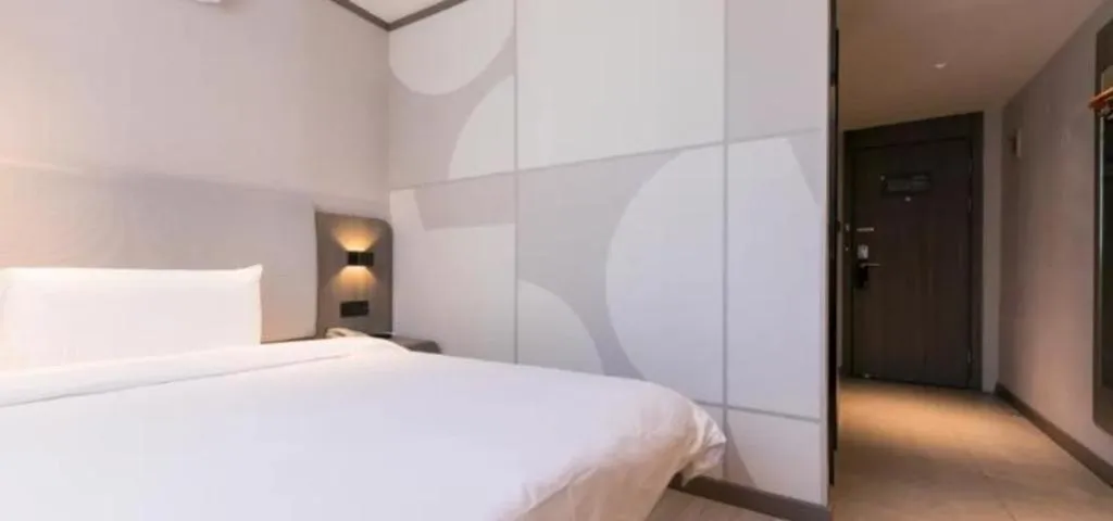 Hanting Hotel Shanghai Zhongshan Park Metro Station