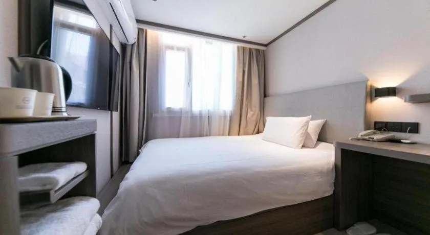 Hanting Hotel Shanghai Zhongshan Park Metro Station