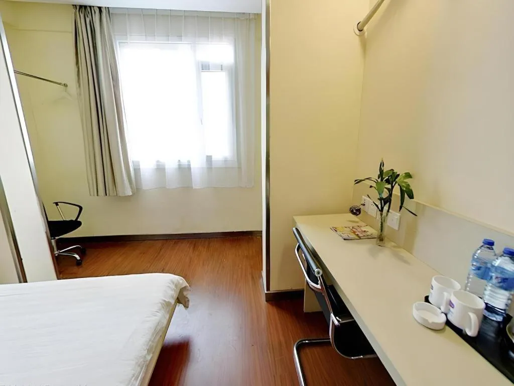 Hanting Hotel Shanghai Zhongshan Park Metro Station