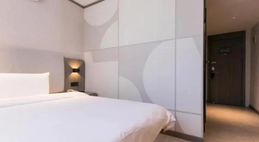 Hanting Hotel Shanghai Zhongshan Park Metro Station