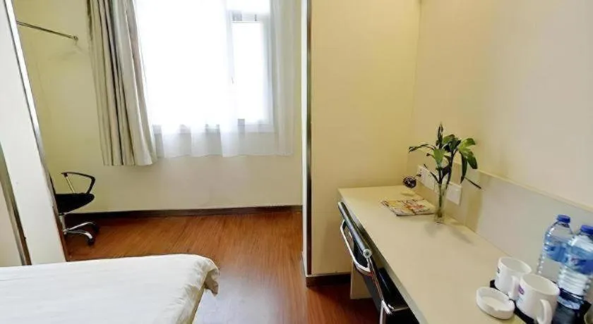 Hanting Hotel Shanghai Zhongshan Park Metro Station