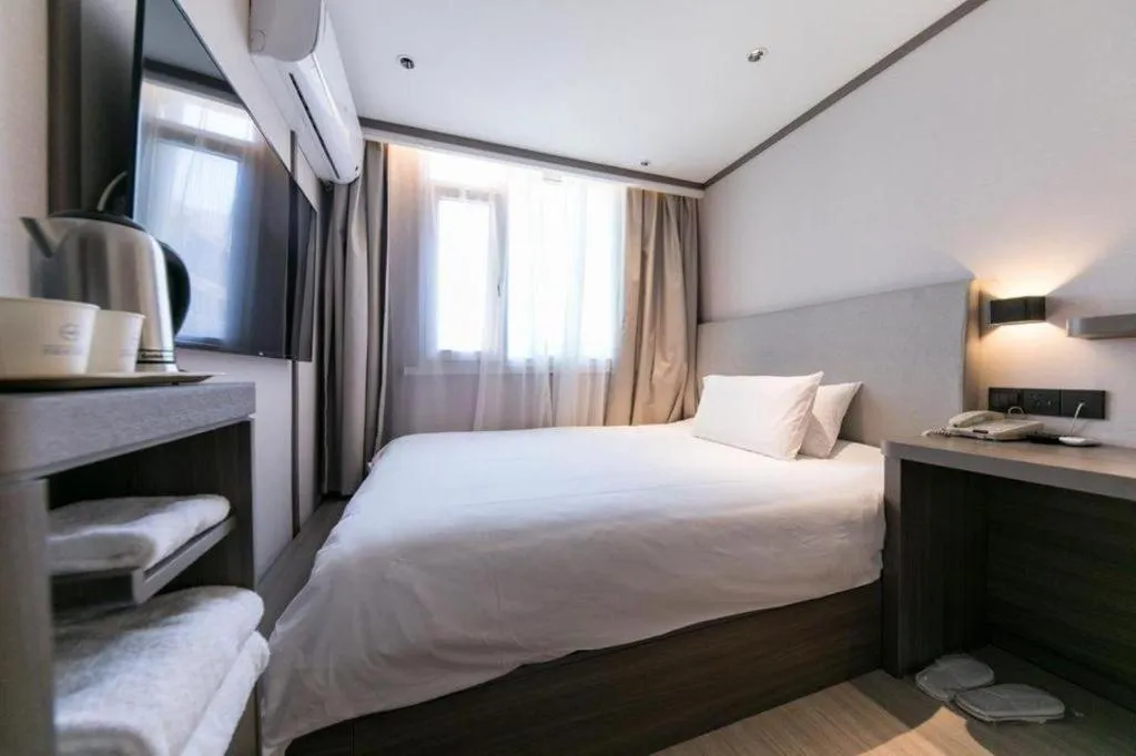 Hanting Hotel Shanghai Zhongshan Park Metro Station