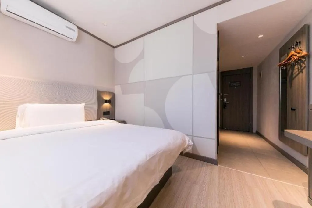 Hanting Hotel Shanghai Zhongshan Park Metro Station