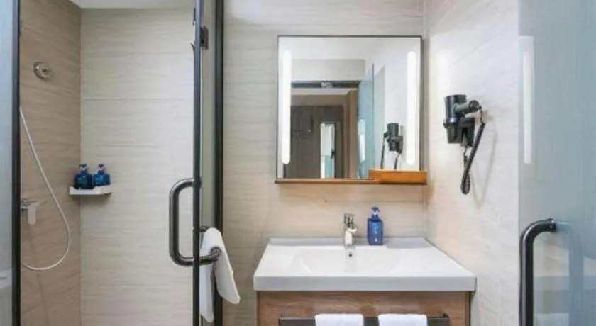 Hanting Hotel Hangzhou Central Wulin Square Metro Station