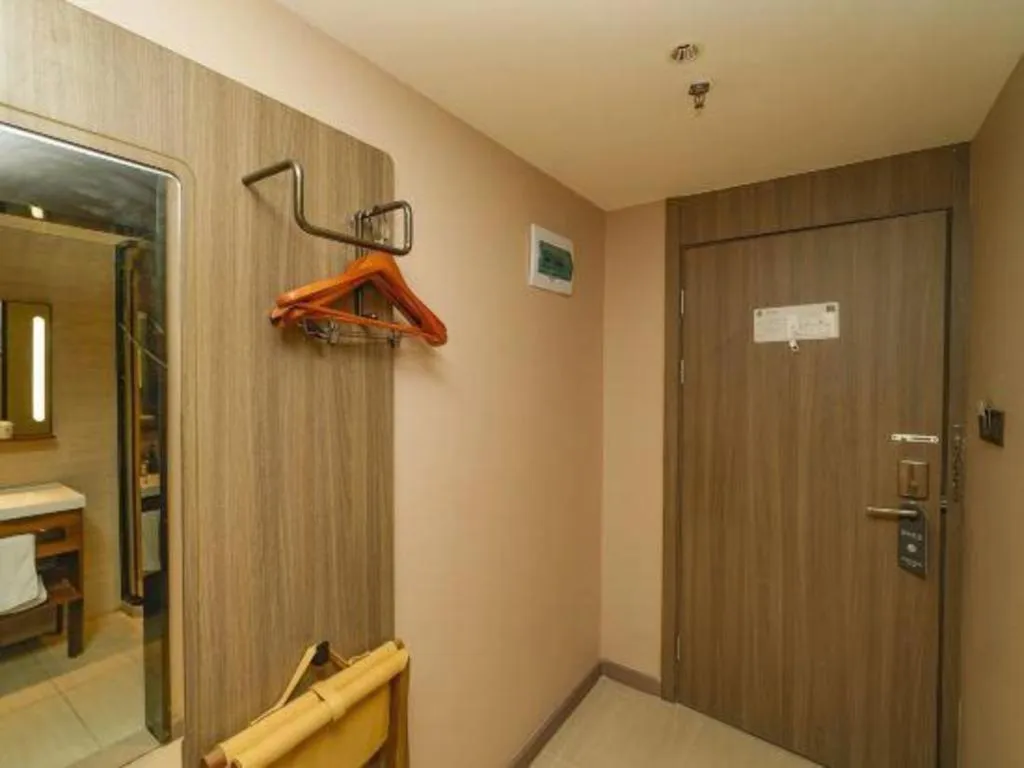 Hanting Hotel Hangzhou Central Wulin Square Metro Station