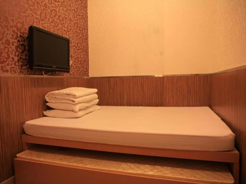 Bed in New Mong Kok Guest House