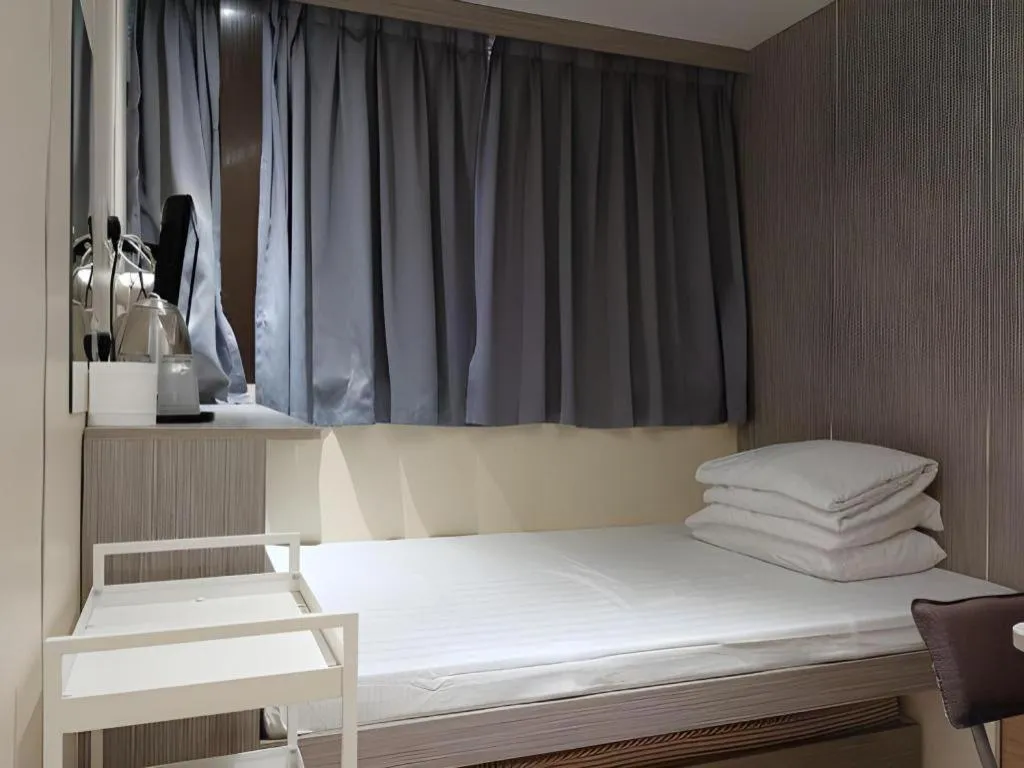 Bed in New Mong Kok Guest House