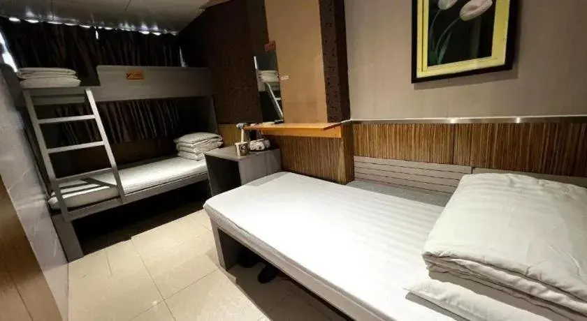 Bed in New Mong Kok Guest House Bed in New Mong Kok Guest House