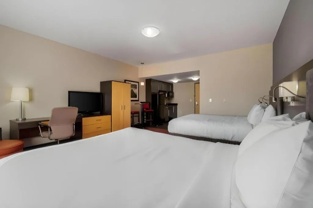 Bed in Best Western Plus Eastgate Inn & Suites