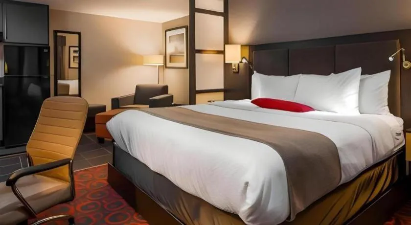 Bed in Best Western Plus Eastgate Inn & Suites