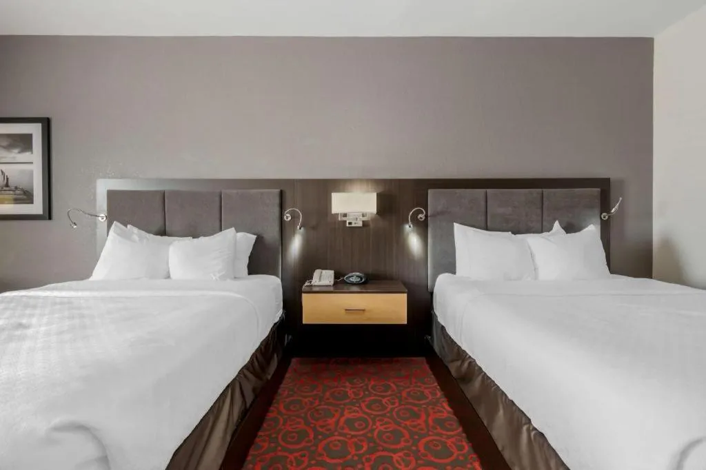 Bed in Best Western Plus Eastgate Inn & Suites