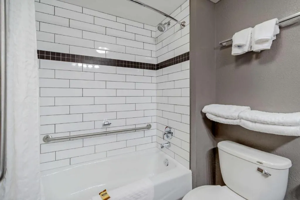 Best Western Plus Eastgate Inn & Suites