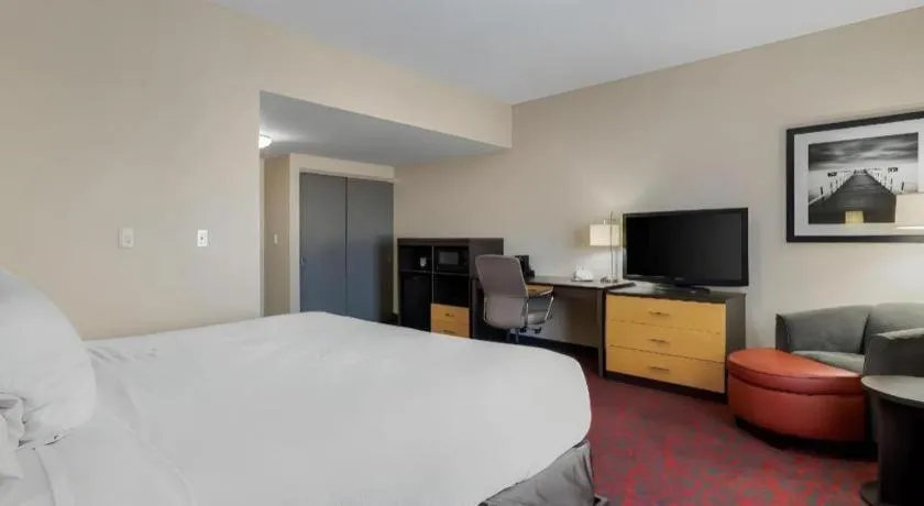 Bed in Best Western Plus Eastgate Inn & Suites