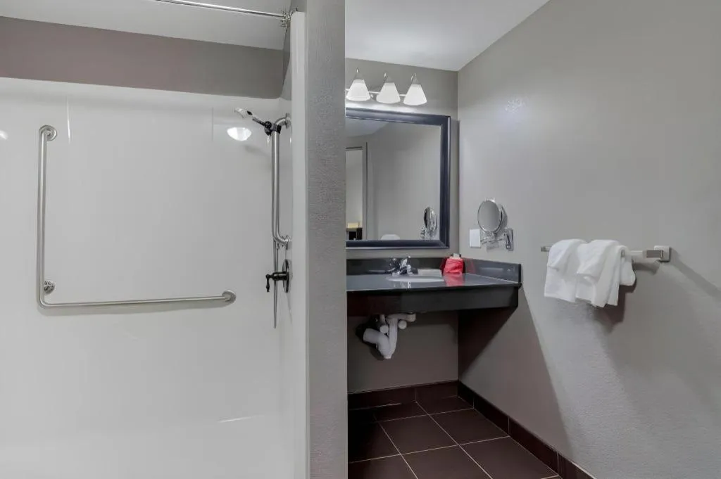 Best Western Plus Eastgate Inn & Suites