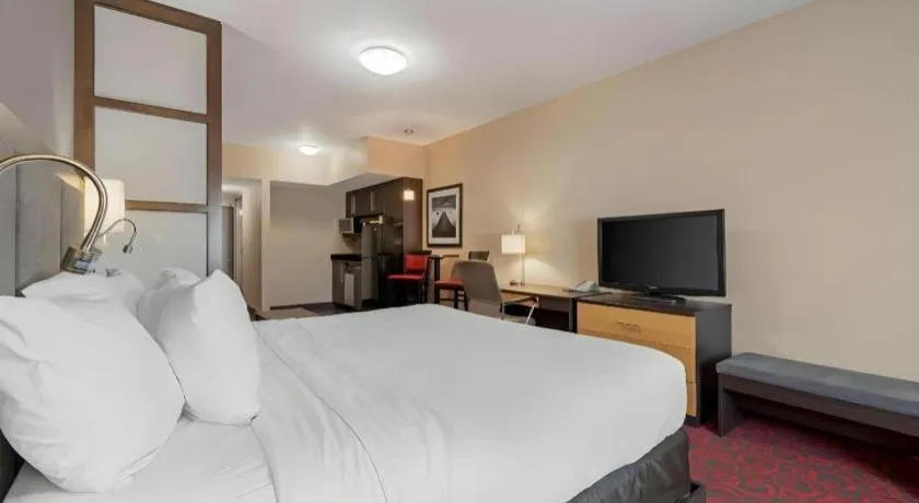 Bed in Best Western Plus Eastgate Inn & Suites