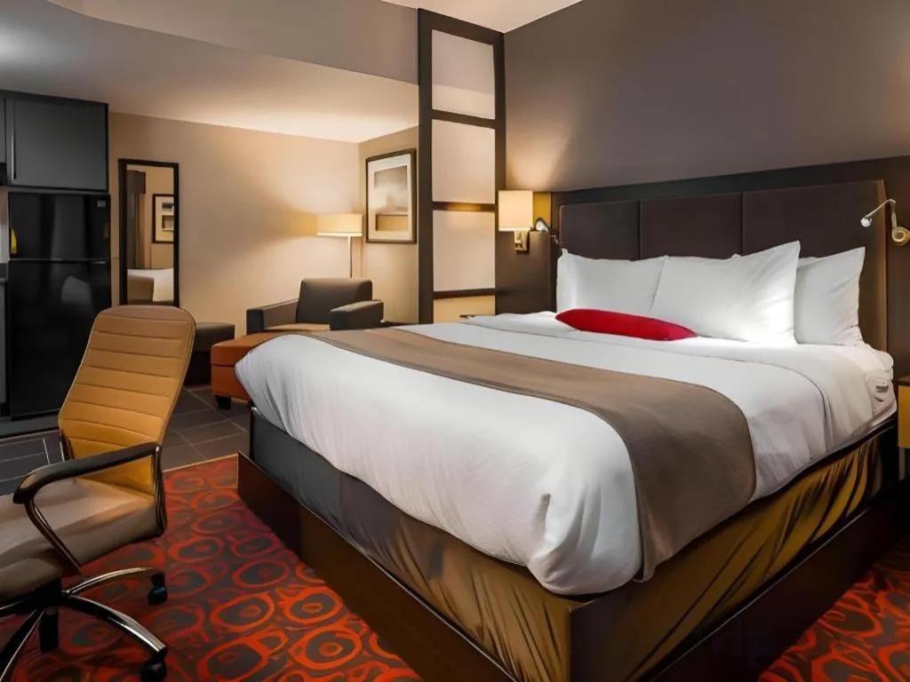 Bed in Best Western Plus Eastgate Inn & Suites