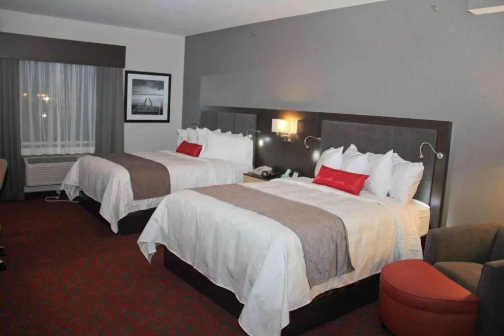 Bed in Best Western Plus Eastgate Inn & Suites