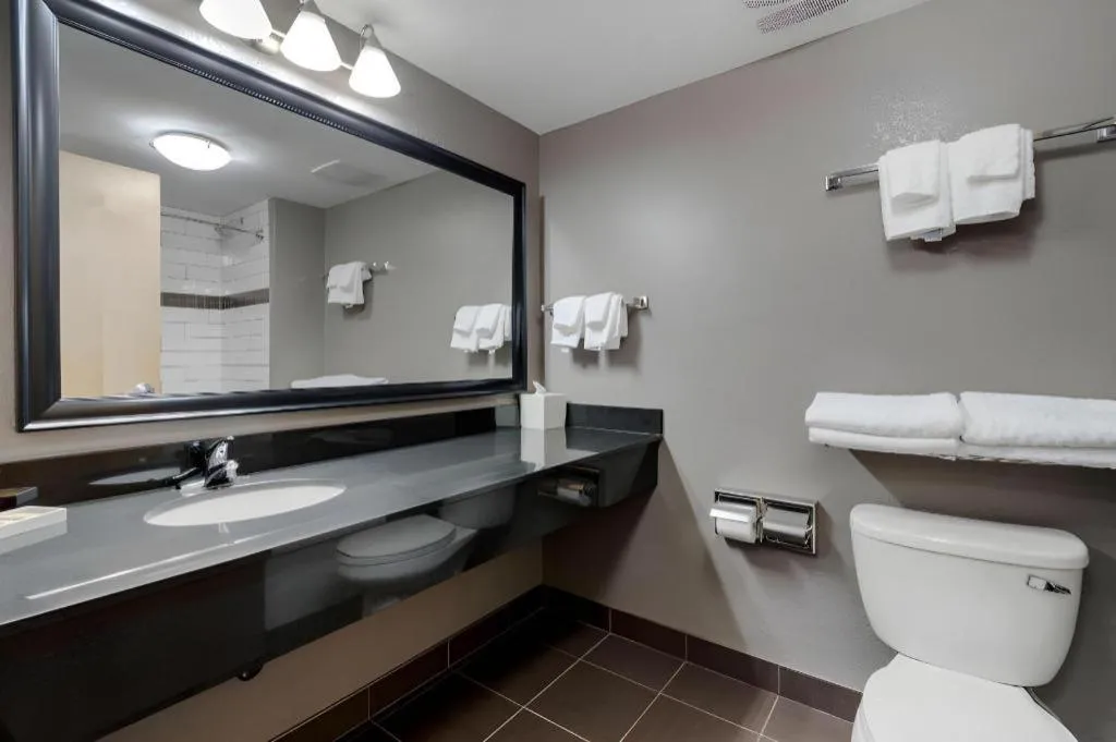 Best Western Plus Eastgate Inn & Suites