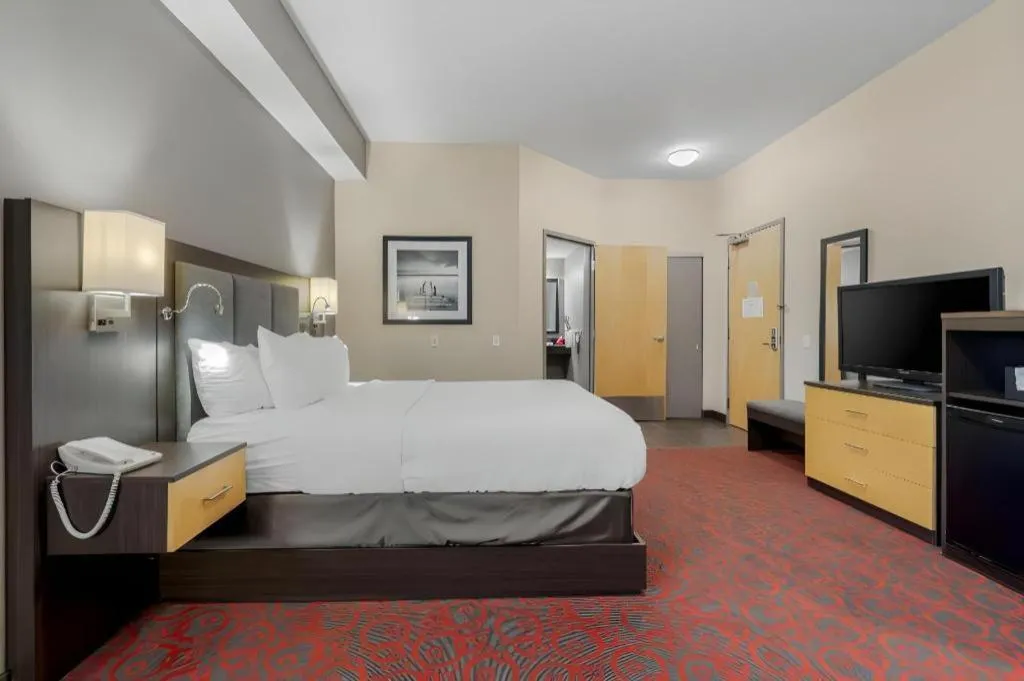 Bed in Best Western Plus Eastgate Inn & Suites