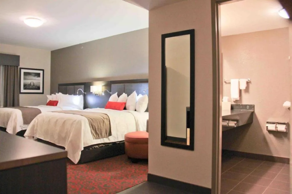 Bed in Best Western Plus Eastgate Inn & Suites