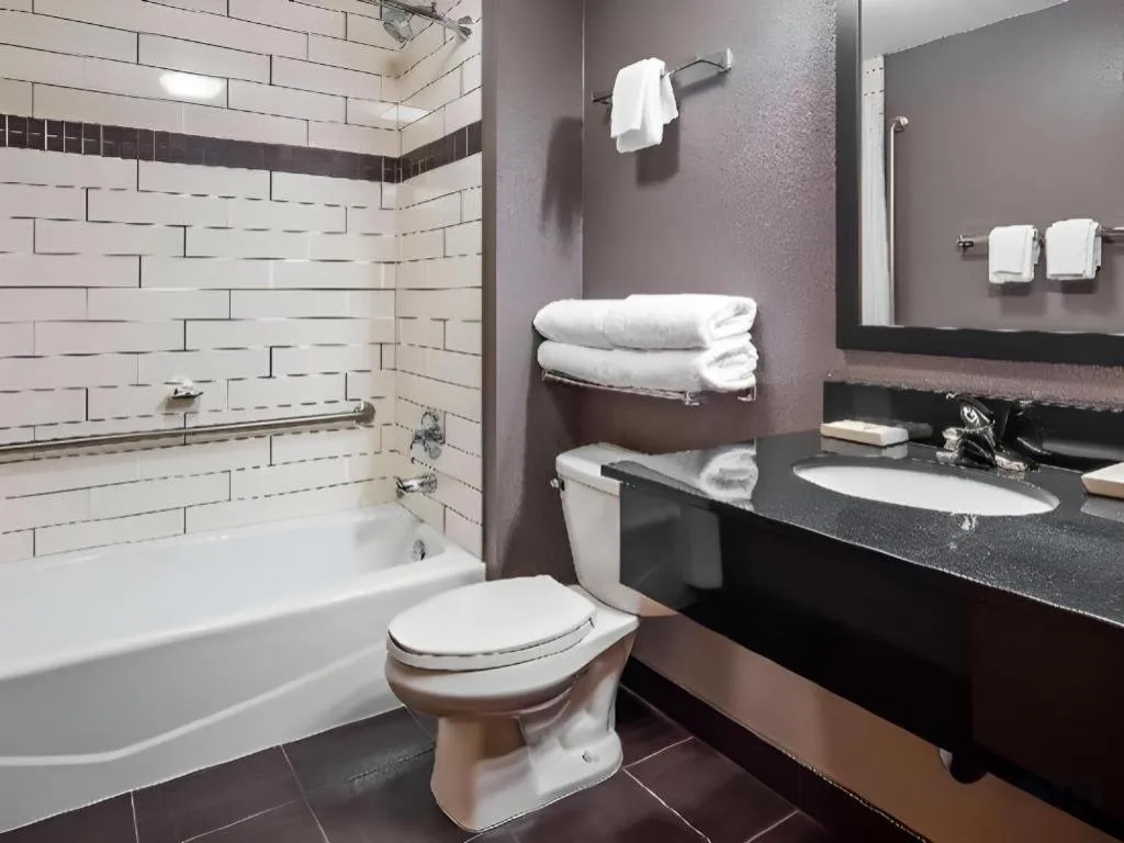 Best Western Plus Eastgate Inn & Suites