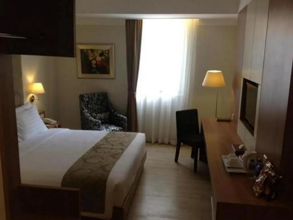 Bed in Horison Aziza Solo