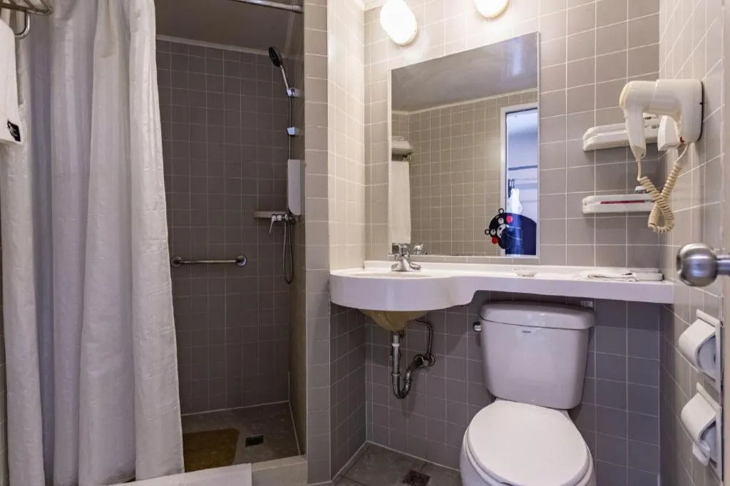 Jinjiang Inn Weihai Liugong Island Scenic Spot Shopping Market